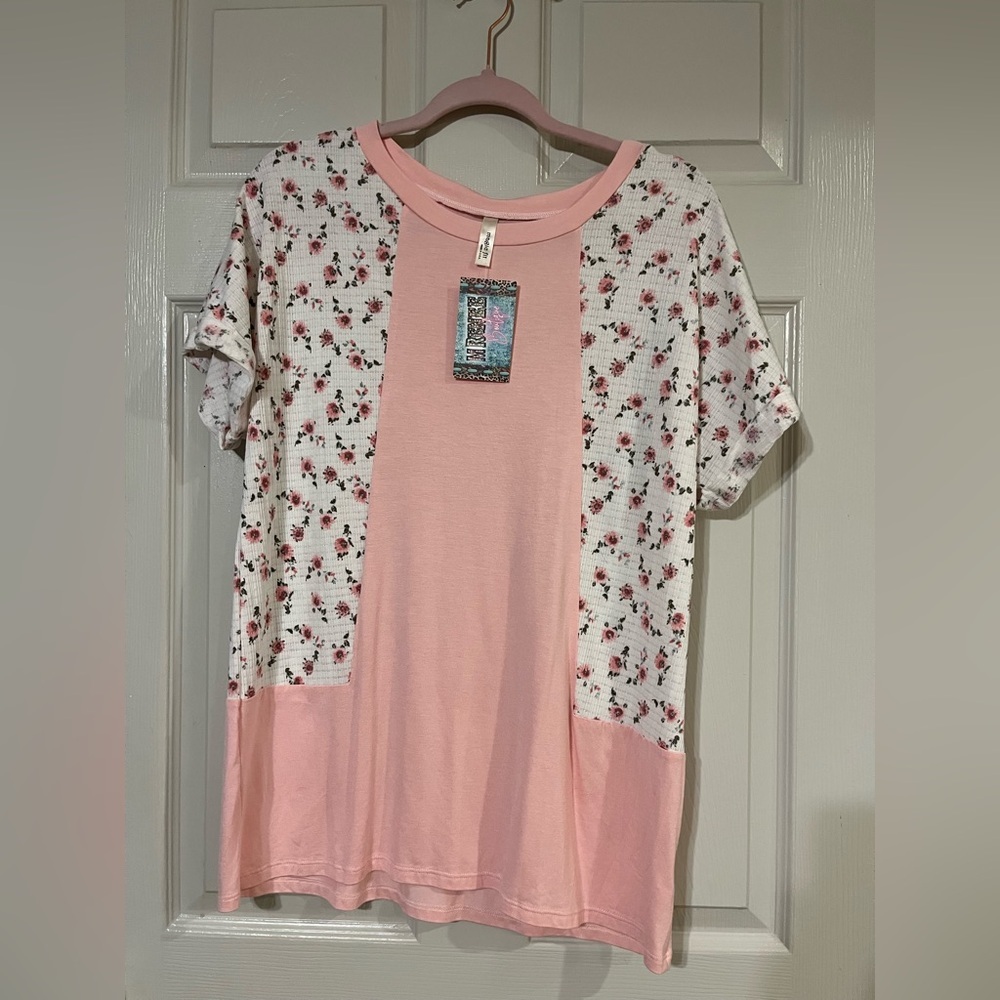 Women’s Magic Fit Pink and White Floral Top Large